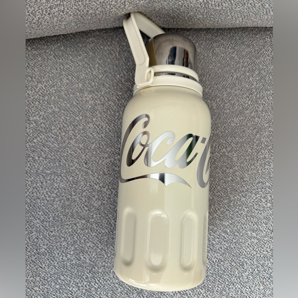 Coca Cola Insulated Thermos 🤍 - Picture 2 of 8